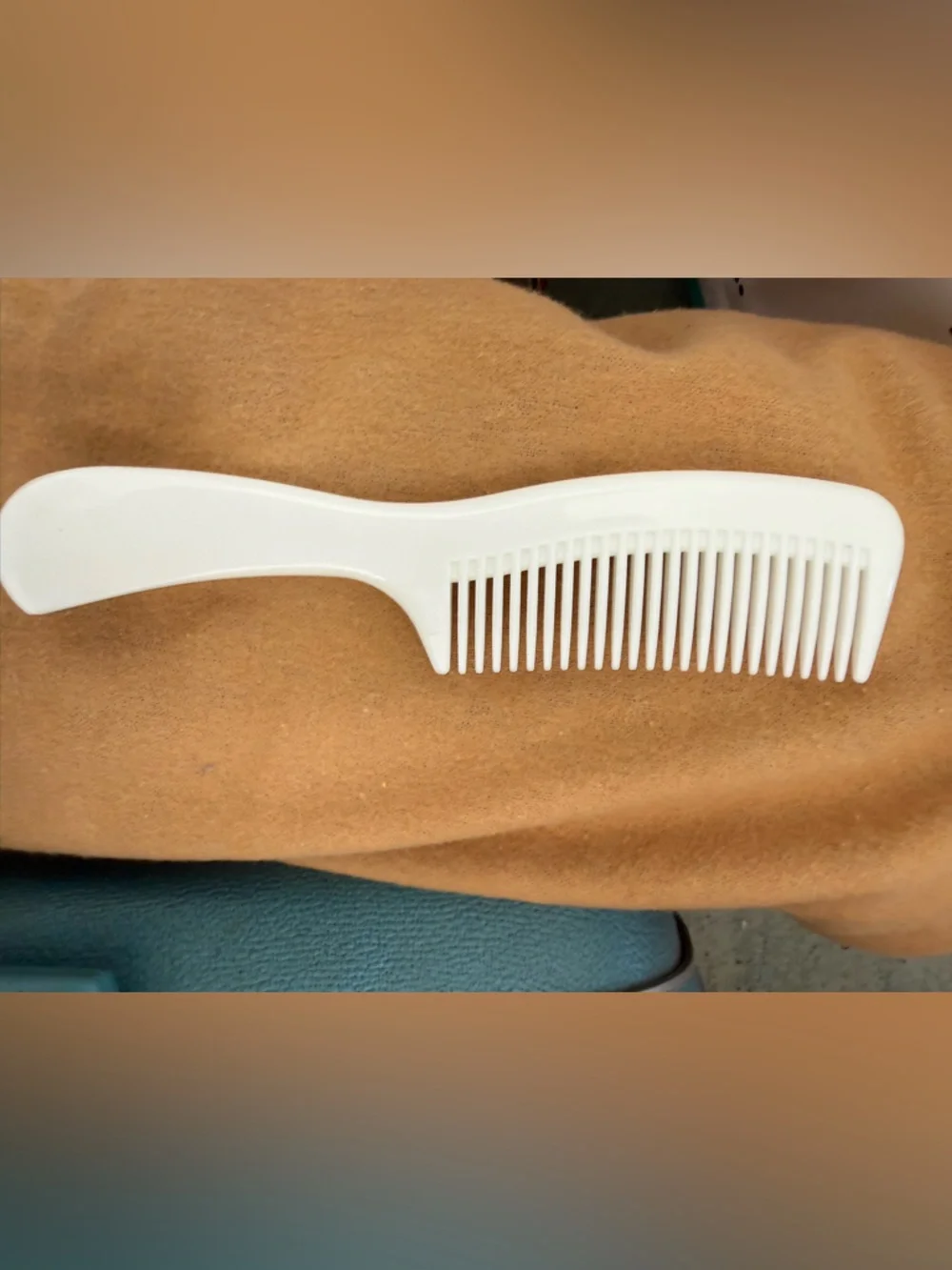 Vintage Clinique White Plastic Comb | 7 inches - Picture 2 of 3